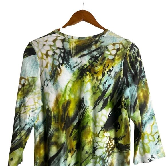 3 for $30! Alia green patterned v neck top - Picture 5 of 5